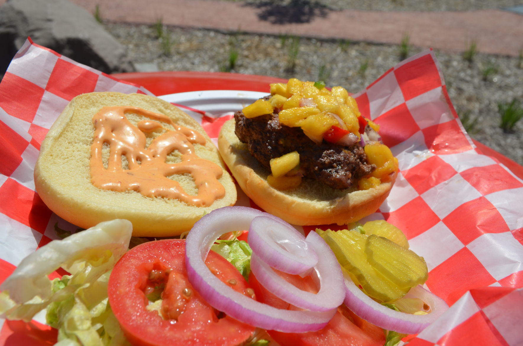 Taste's island burger